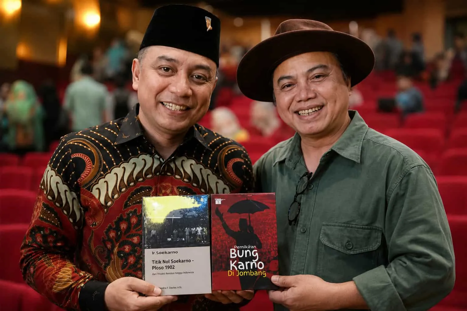 Binhad Serahkan Buku Titik Nol Soekarno - Ploso 1902: Awal Riwayat Bapak Bangsa Indonesia