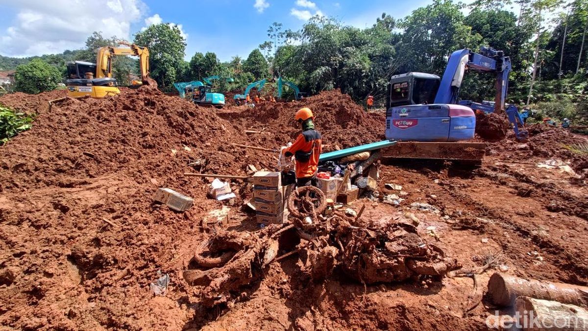 18 Korban Longsor Cilacap Ditemukan, 5 Orang Masih Hilang