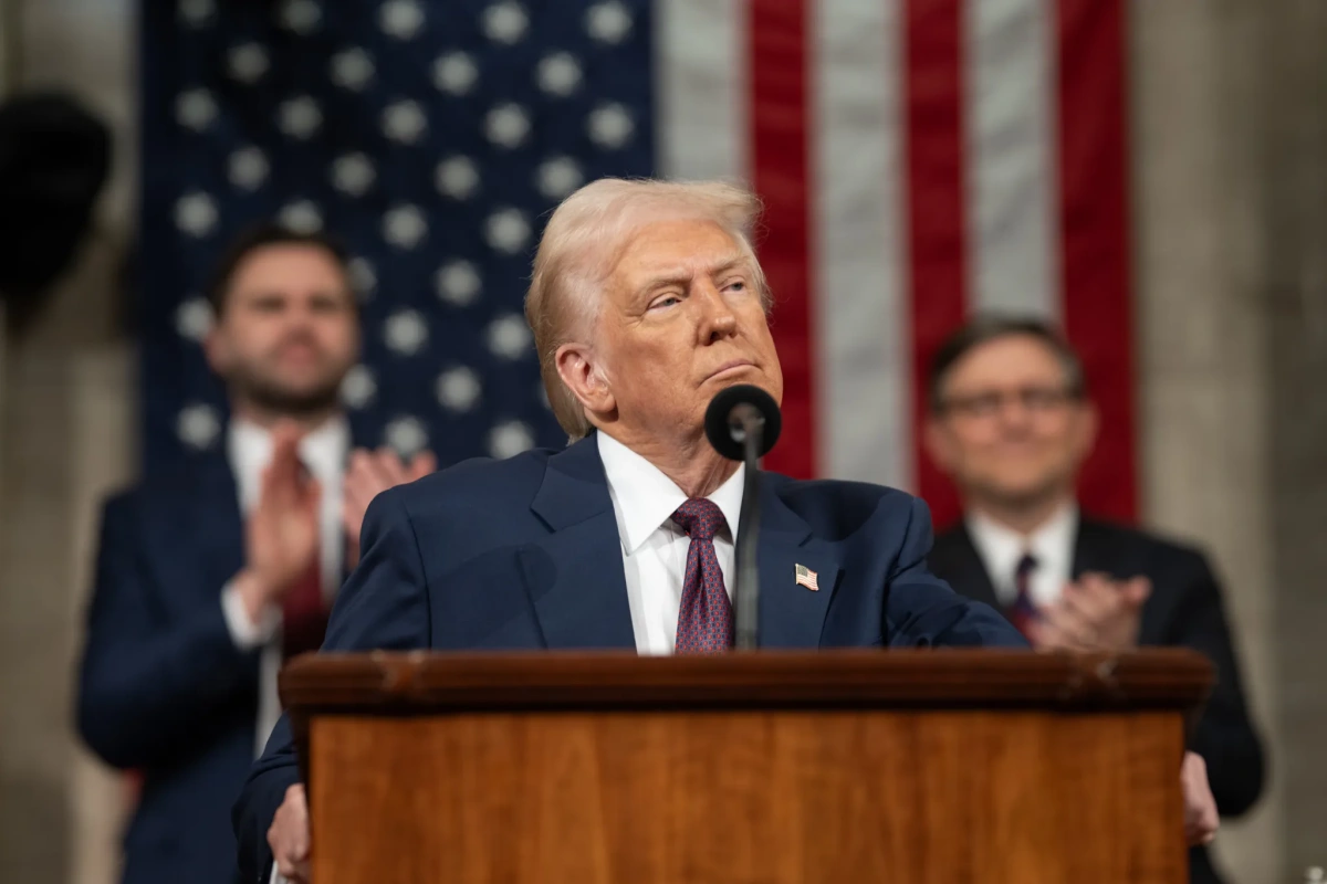 Donald Trump Dorong Kesepakatan Iran Saat Israel Hadapi Serangan Rudal