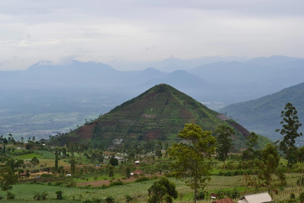 Gunung Padang Menguatkan Dugaan Struktur Buatan Tertua