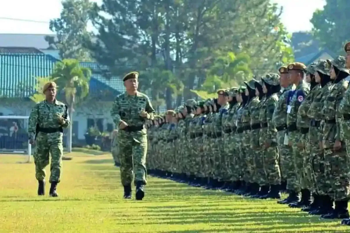 Pembukaan Diklat pelatihan dasar militer (Latsarmil) SPPI KDKMP-KNMP Tahun 2026 resmi dibuka di Pusdikarhanud melalui upacara di Lapangan Sudirman, Batu, Jawa Timur, Rabu (17/6/2026)