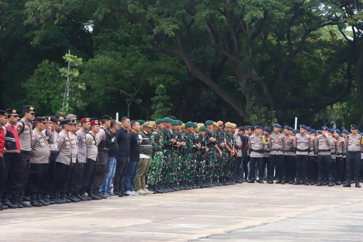 Suasana Hangat Monas, Ribuan Aparat Kawal Pasar Murah Presiden Prabowo