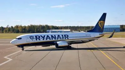 Jendela Pesawat Ryanair Pecah, Penumpang Nyaris Tersedot Keluar