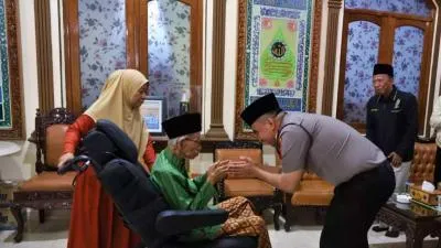 Kapolres Jombang Sowan ke Pesantren Shiddiqiyyah, Minta Doa Restu