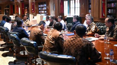 Menata Ulang SDA Nasional: Prabowo Kumpulkan Menteri Hingga Panglima TNI di Hambalang